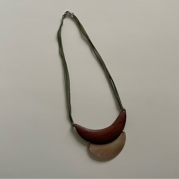 Vintage Wooden Shell Half Crescent Moon Boho Tribal Artisan Necklace Hand Made - Picture 6 of 10
